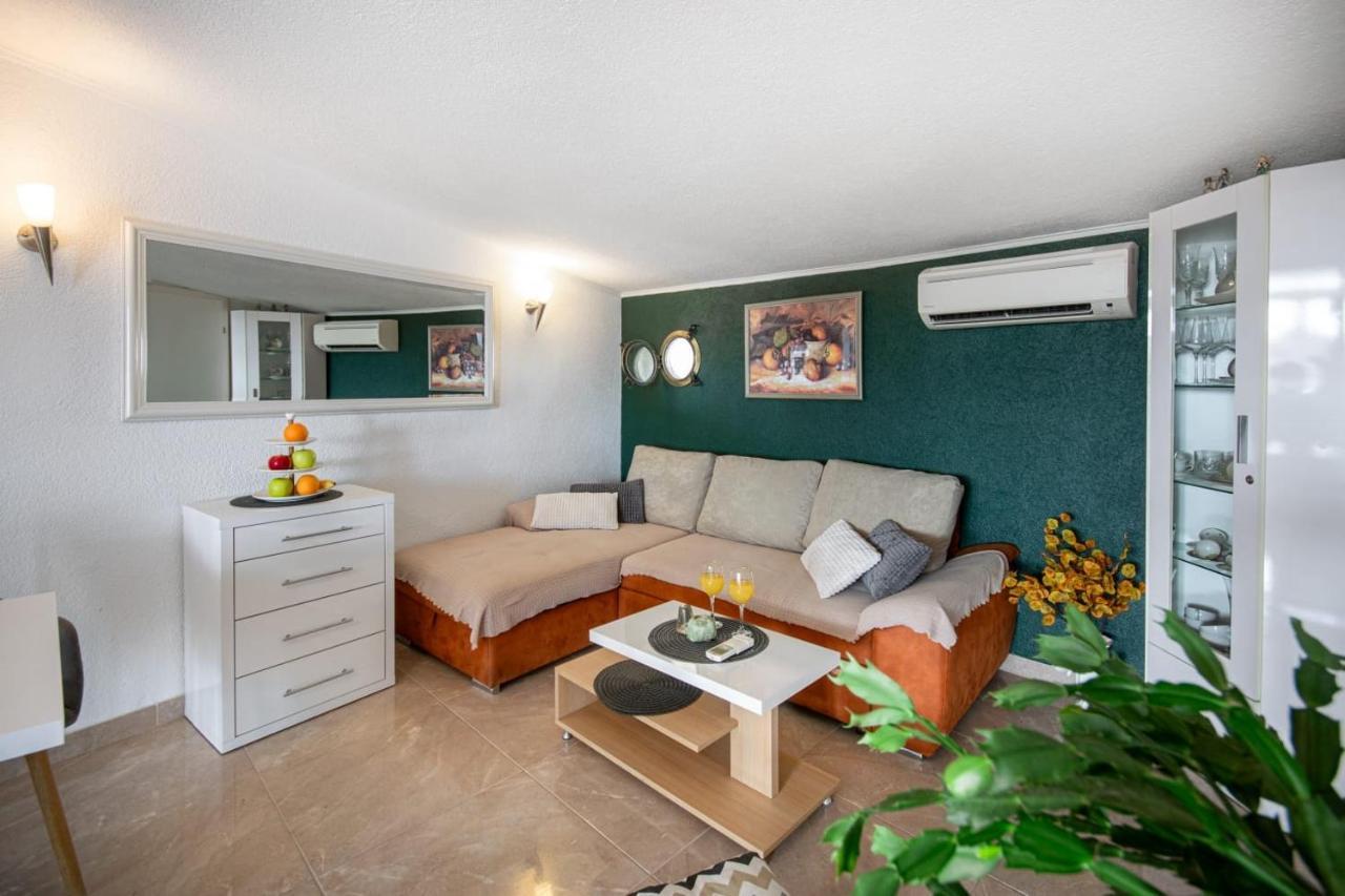 Holiday Home Nevera Makarska Exterior photo
